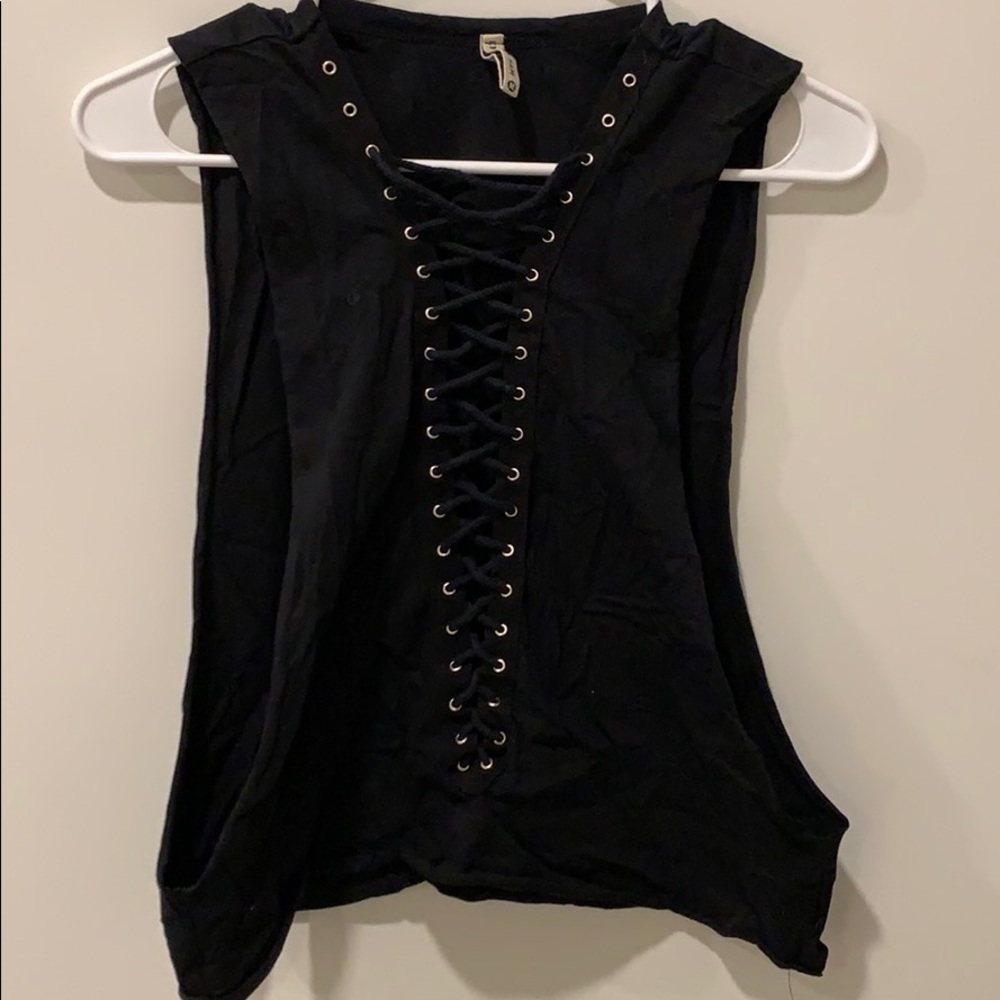 Lace up cropped muscle tee